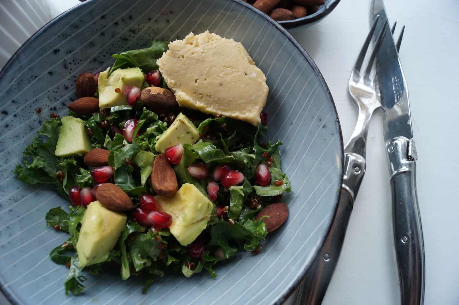 Quinoasalat Med Gr Nk L Granat Ble Og Avokado L Kker Salat Med Quinoa