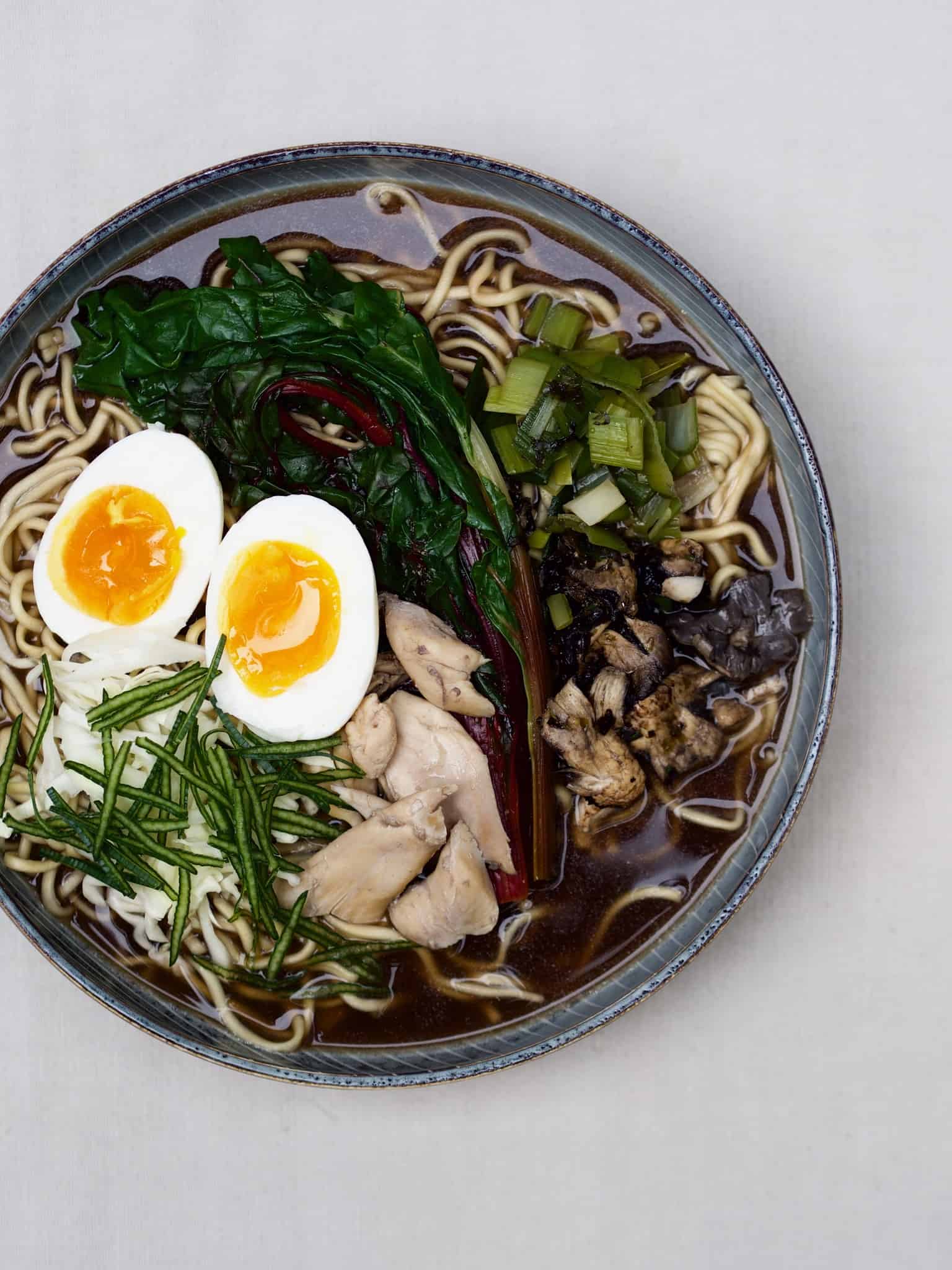 Ramen Suppe Med Kylling Og Nudler Sk N Japansk Nudelsuppe