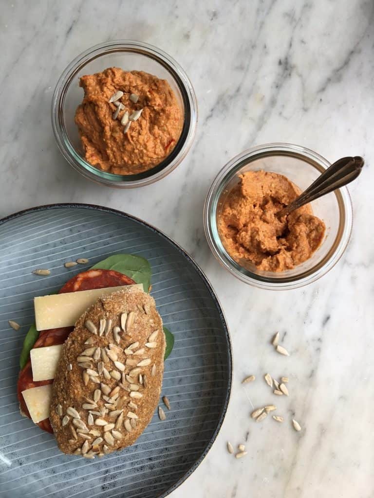 Hjemmelavet rød pesto med soltørrede tomater