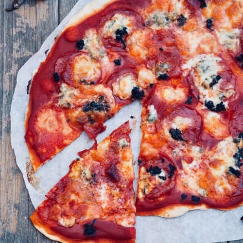 Pizza med chorizo og gorgonzola