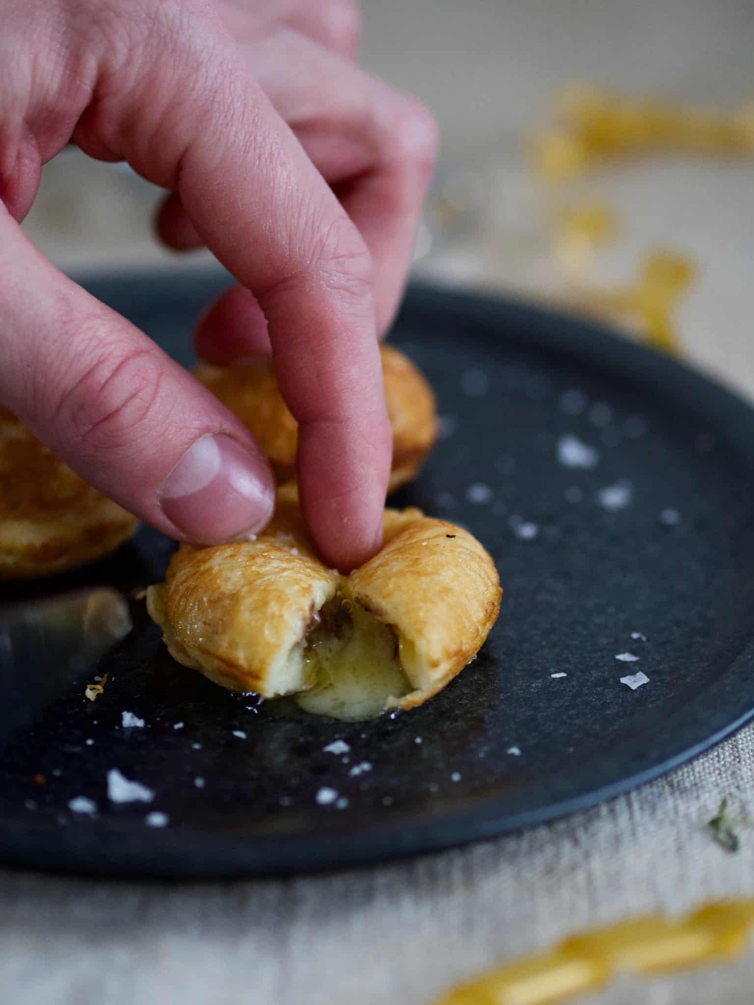 Salte æbleskiver med trøffel og brie