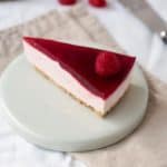 Hindbær cheesecake med klassisk kiksebund