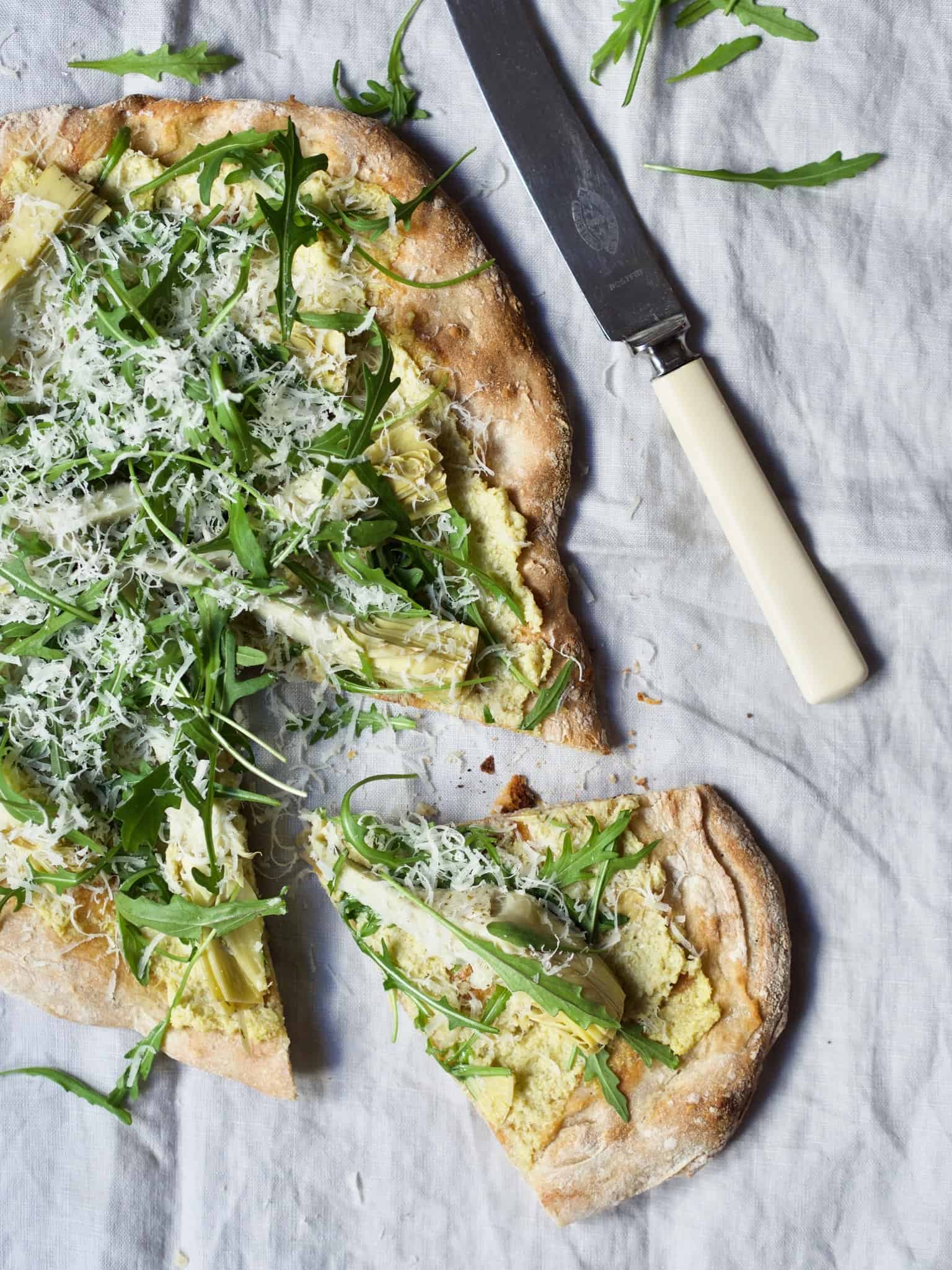 SURDEJSPIZZA MED ARTISKOK