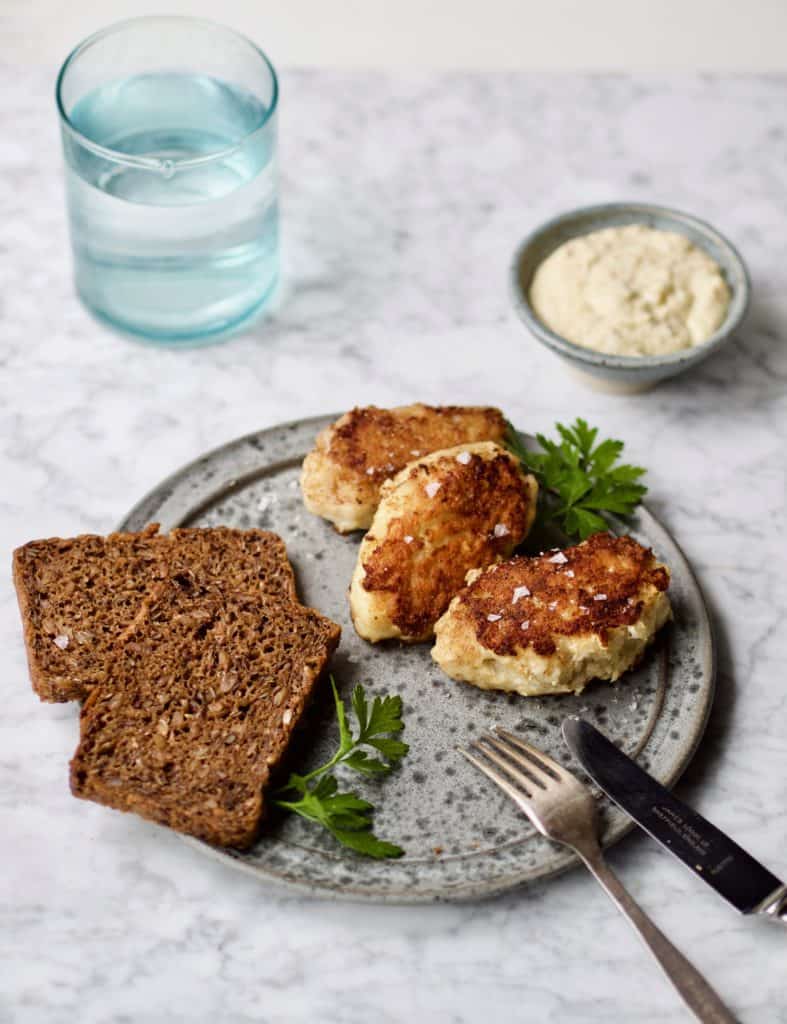 Fiskefrikadeller med hjemmelavet remoulade