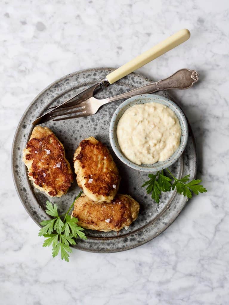 Fiskefrikadeller med hjemmelavet remoulade