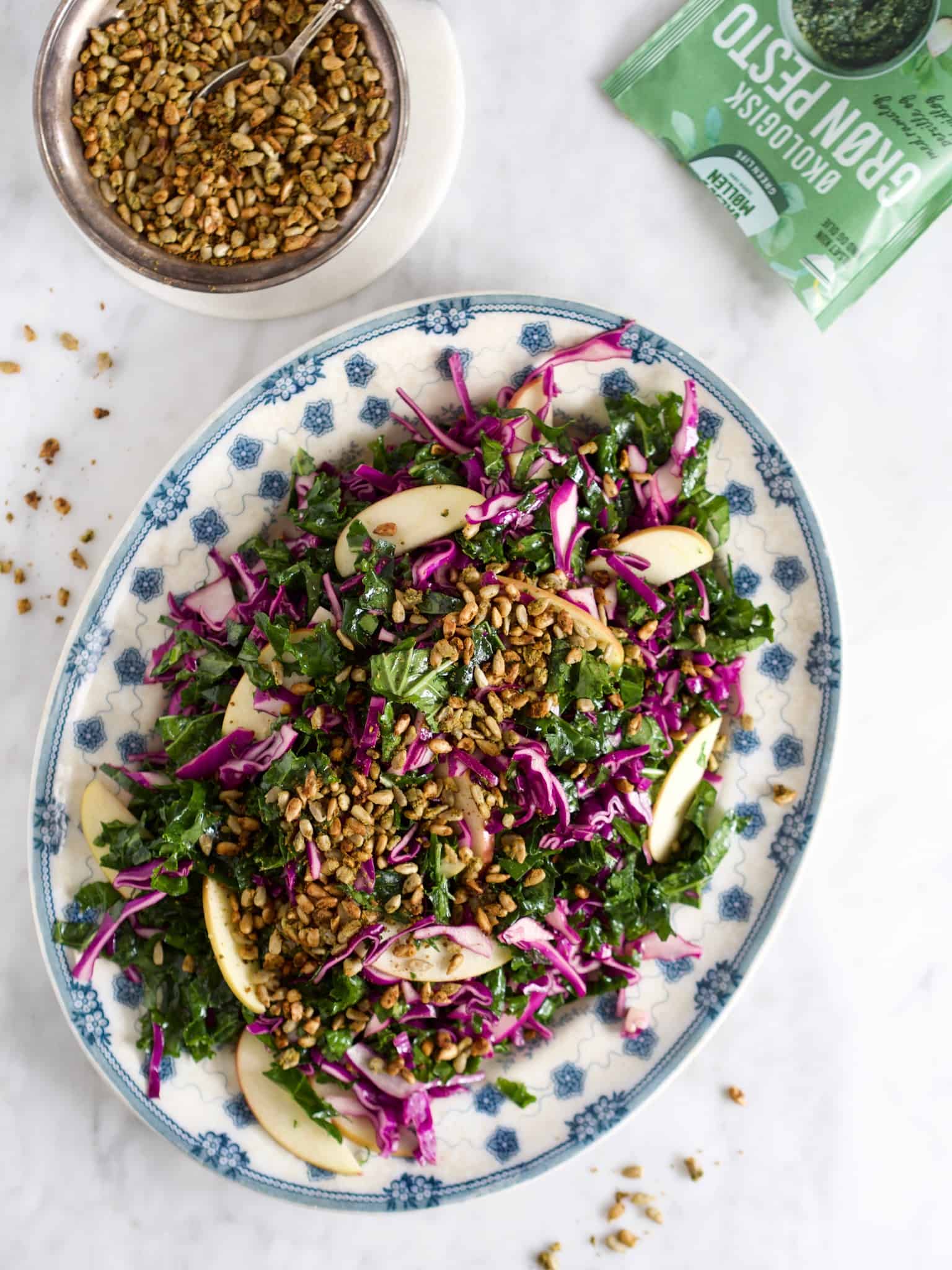 Salat med rødkål og æble