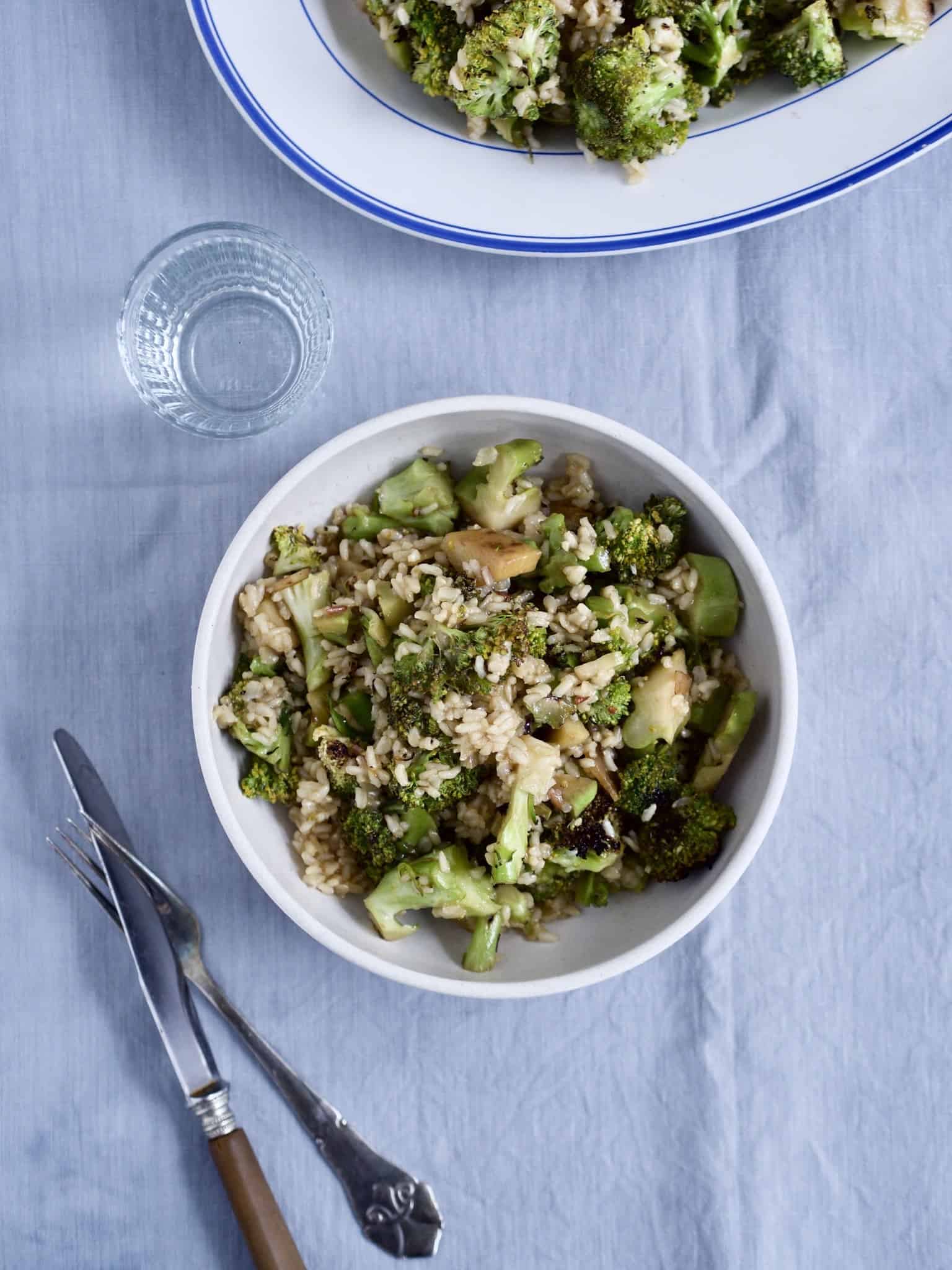 Salat med broccoli og i soyadressing