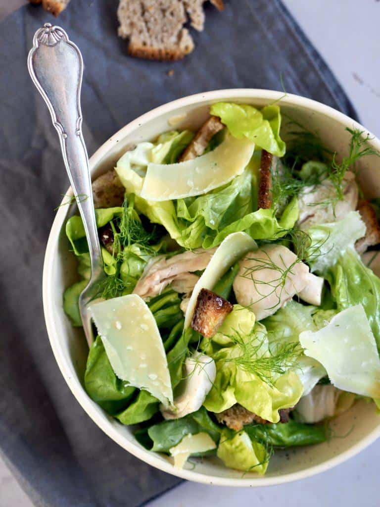Hjemmelavet Cæsarsalat med dressing