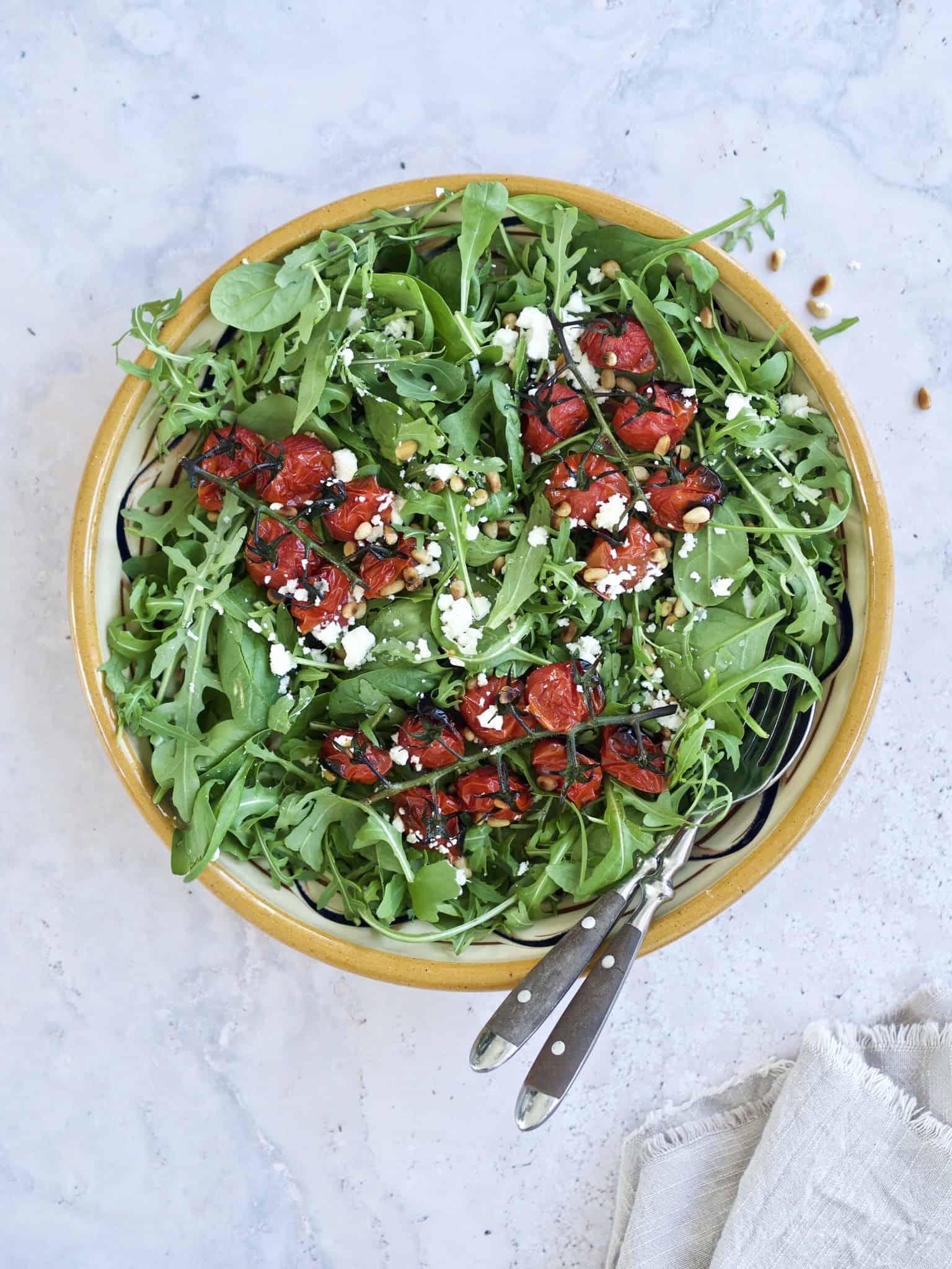 Rucolasalat – Opskrift på salat med rucola og bagte tomater