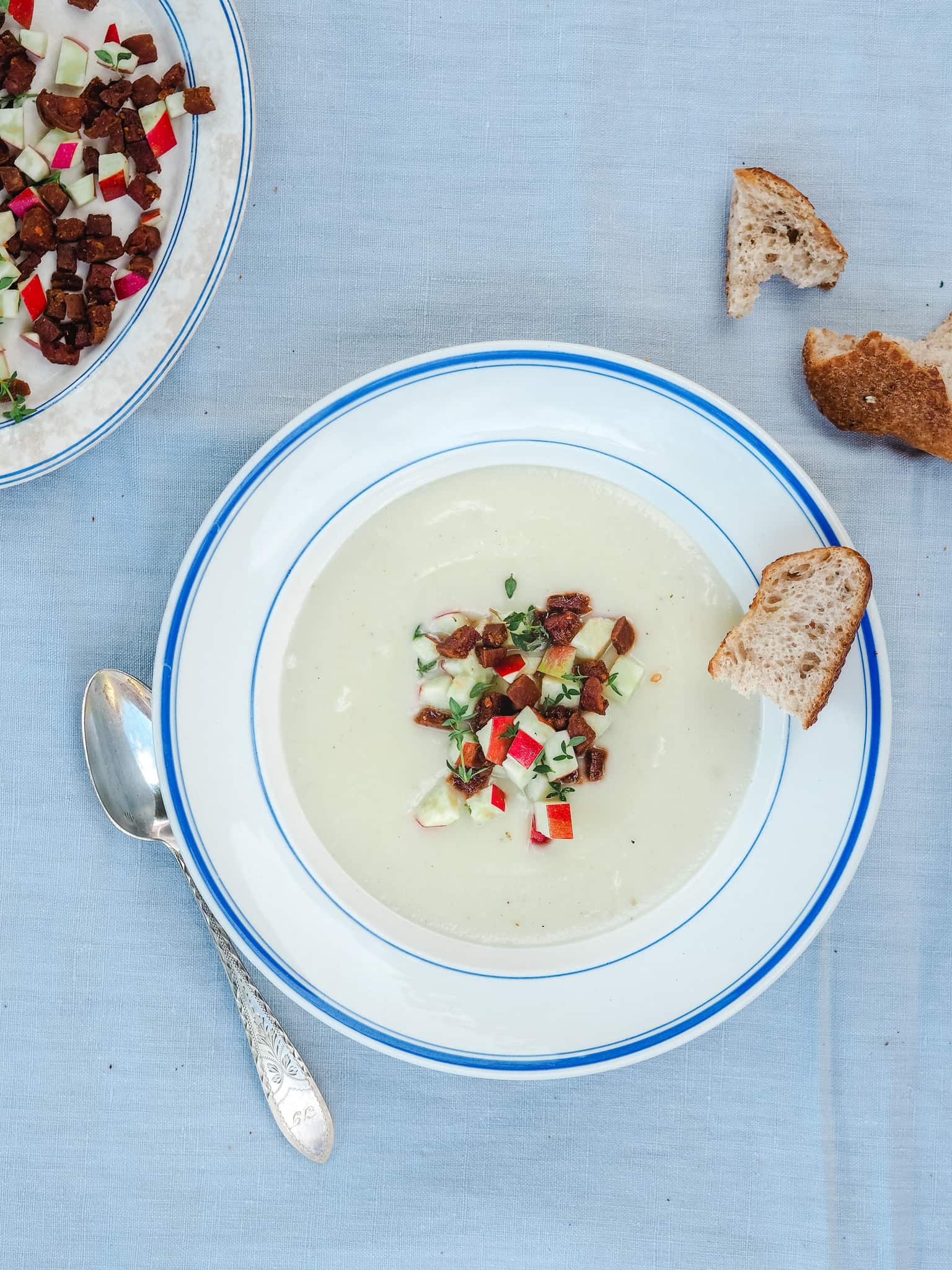 Blomkålssuppe - Opskrift På Cremet Suppe Med Blomkål Og Knas