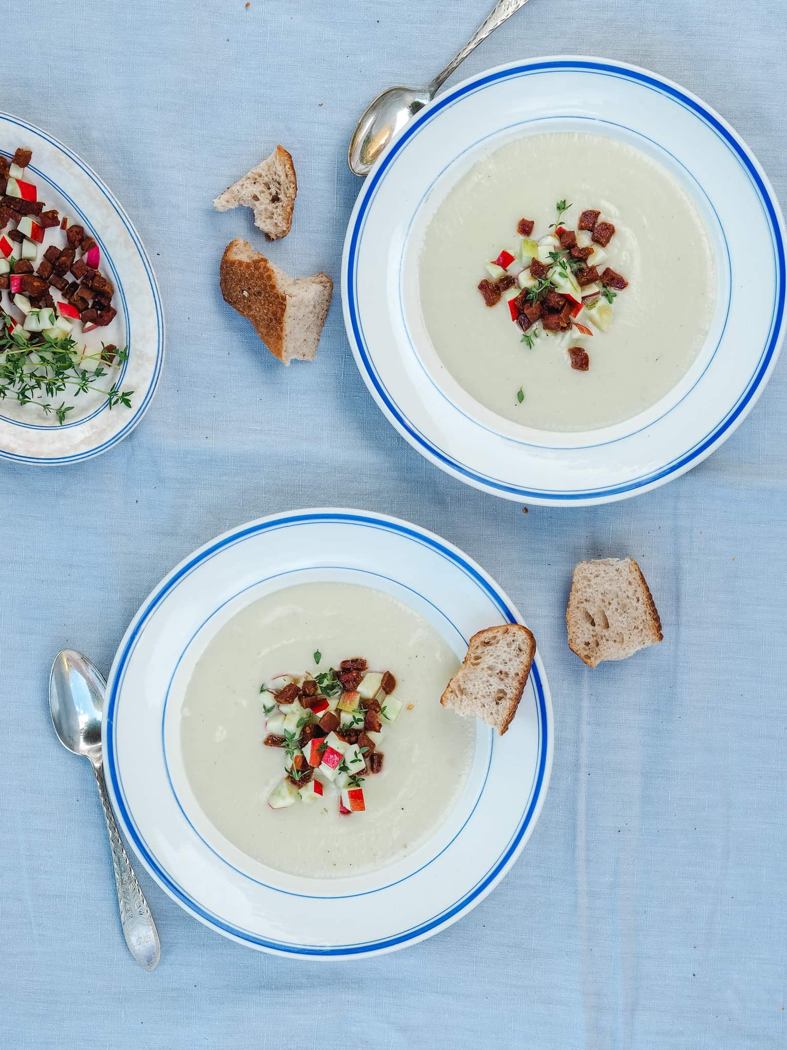 Blomkålssuppe - Opskrift På Cremet Suppe Med Blomkål Og Knas