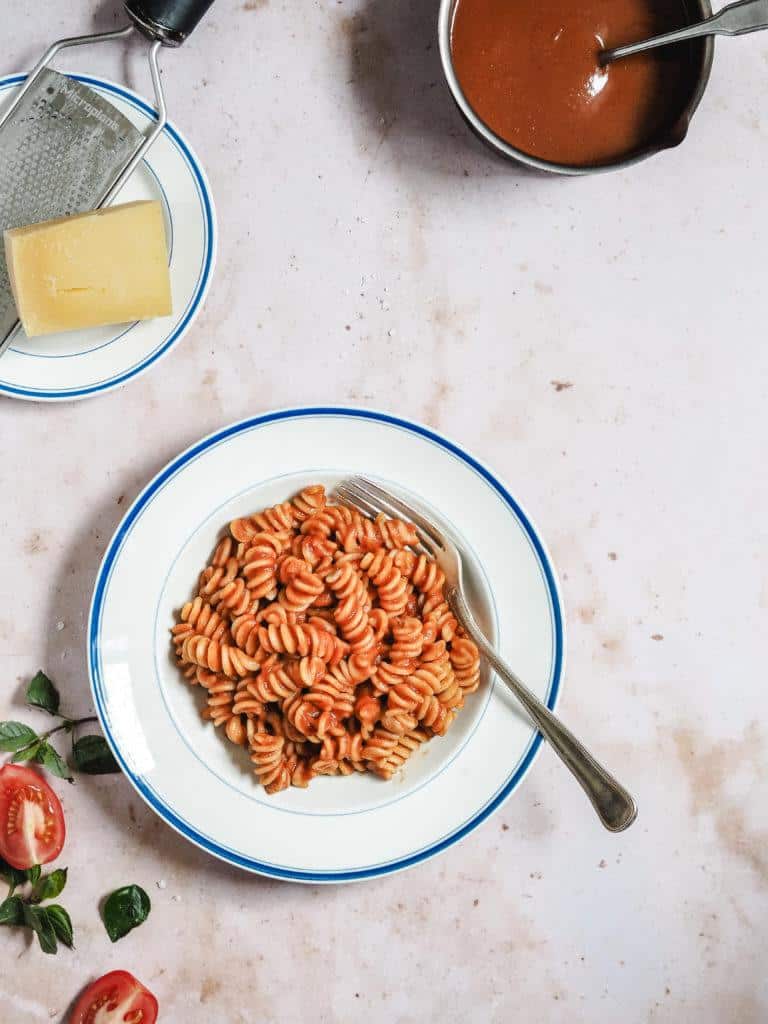 opskrift på pasta med tomatsauce