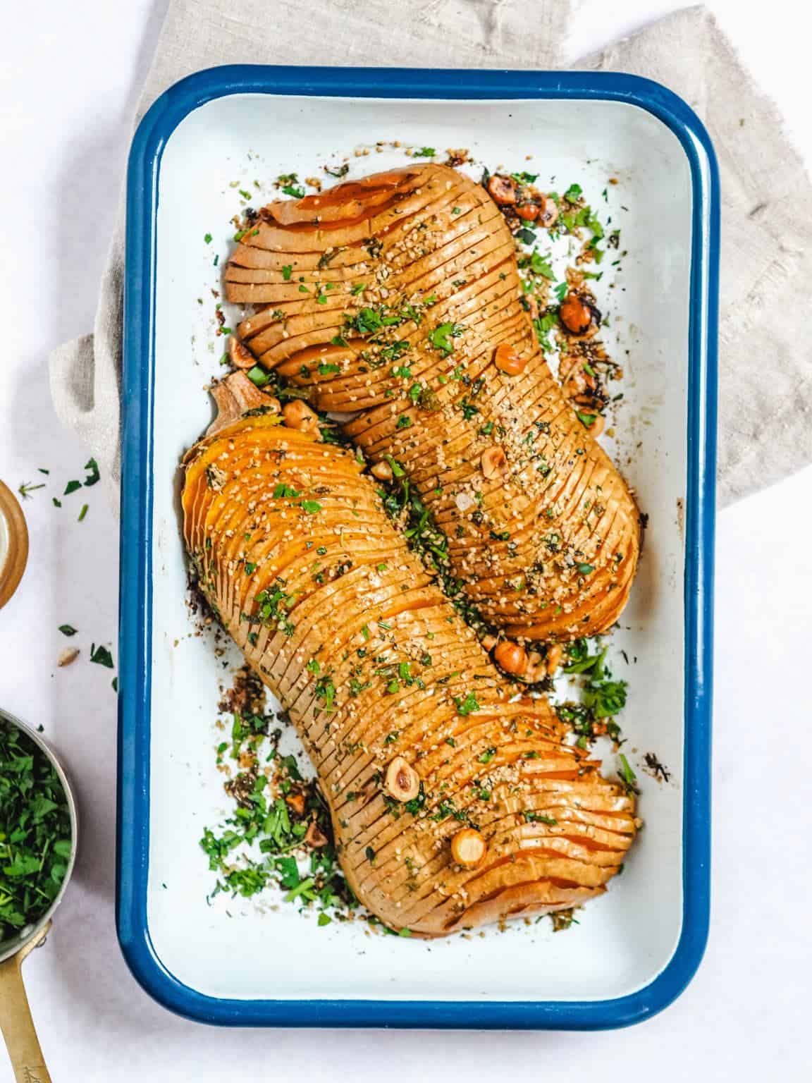Hasselback butternut squash græskar med urtesmør nem opskrift!