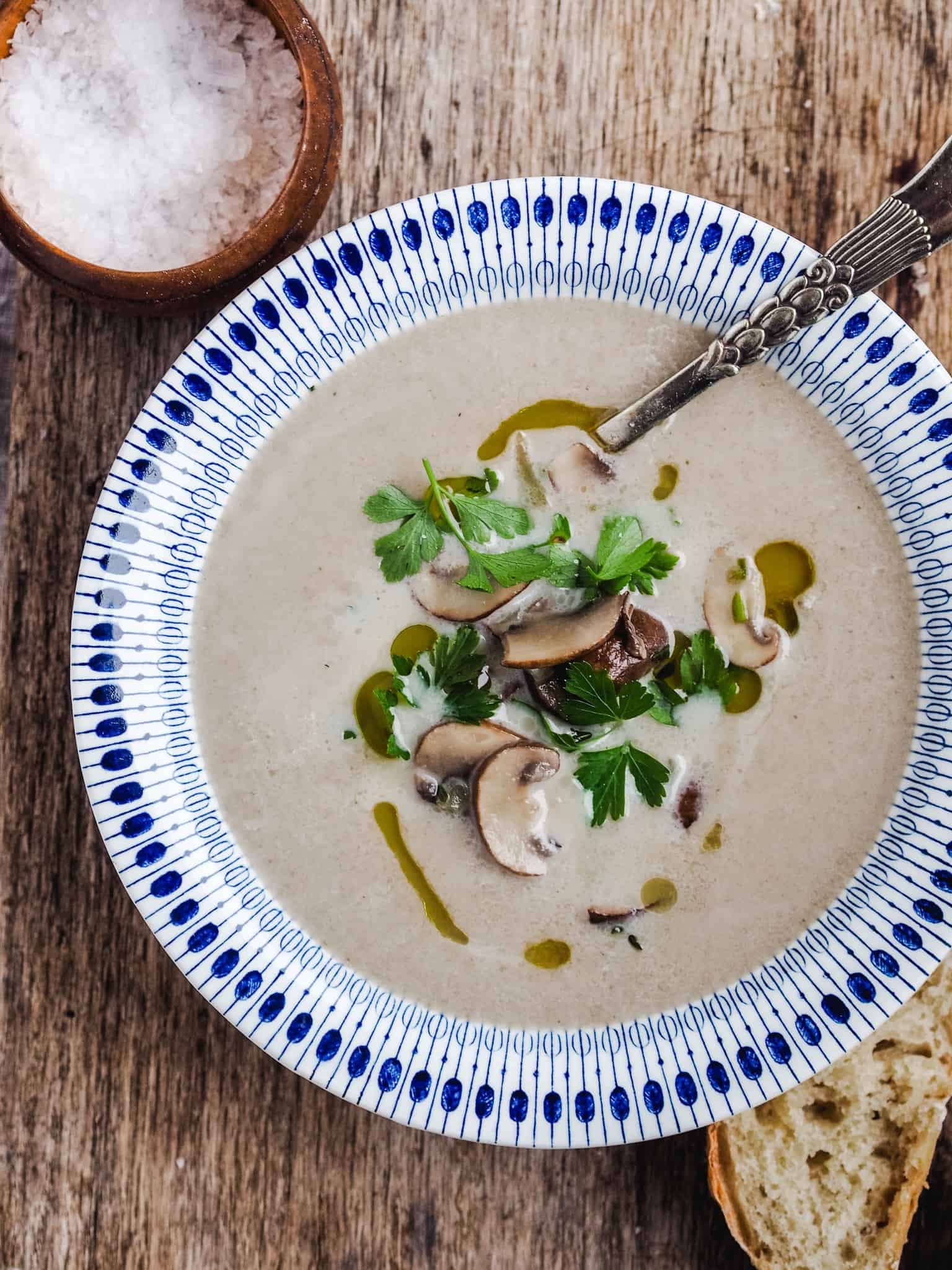 Champignonsuppe - opskrift på nem og cremet suppe