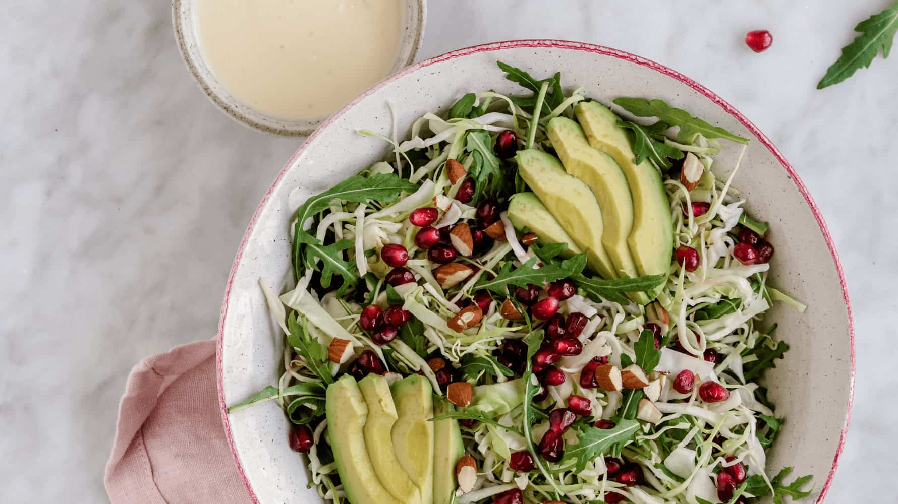 Salat med granatæble og avocado