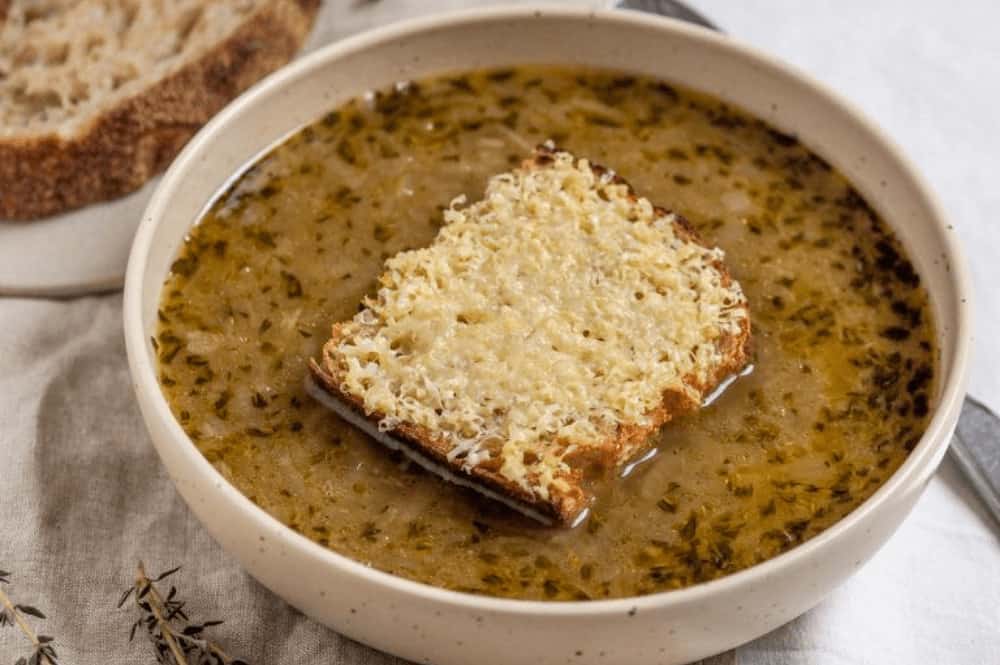 Løgsuppe med ostebrød