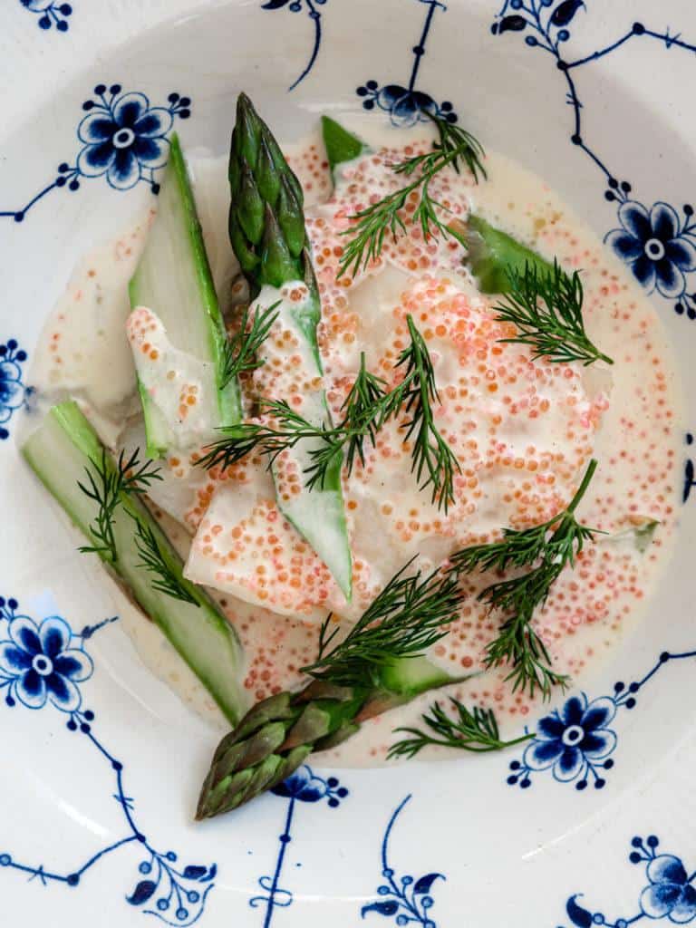 forårsretter med torsk og asparges