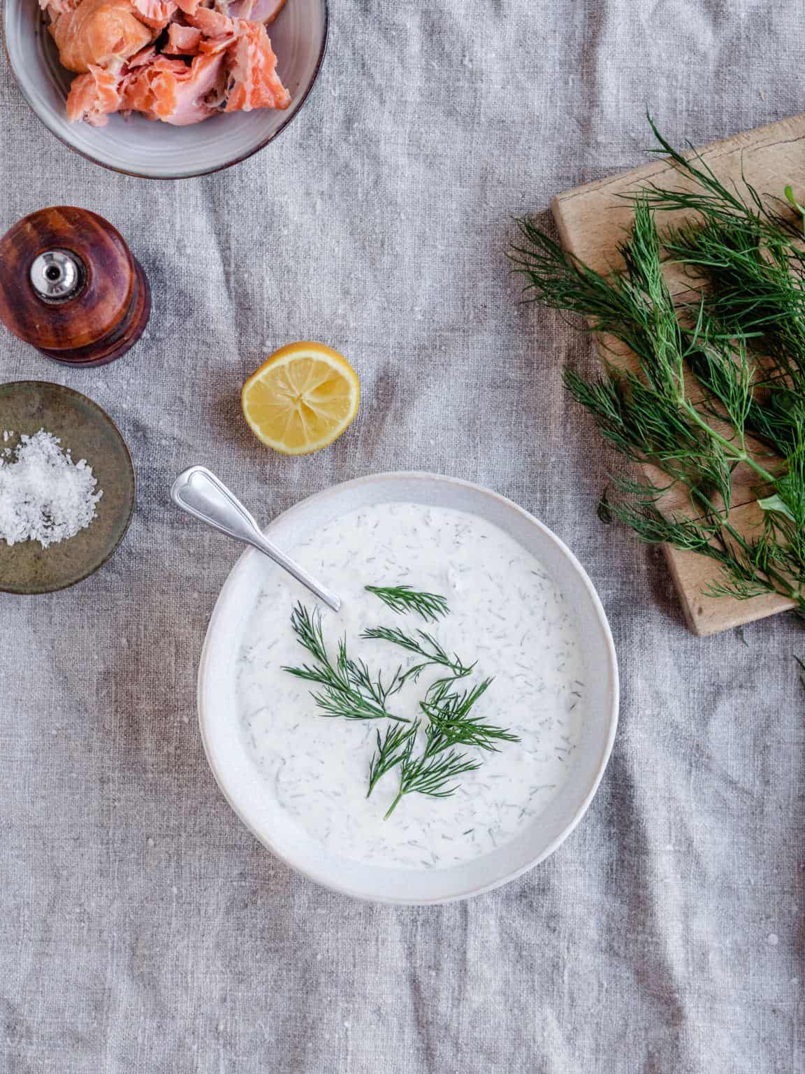 Dilddressing bedste hjemmelavet dressing med dild på 5 min