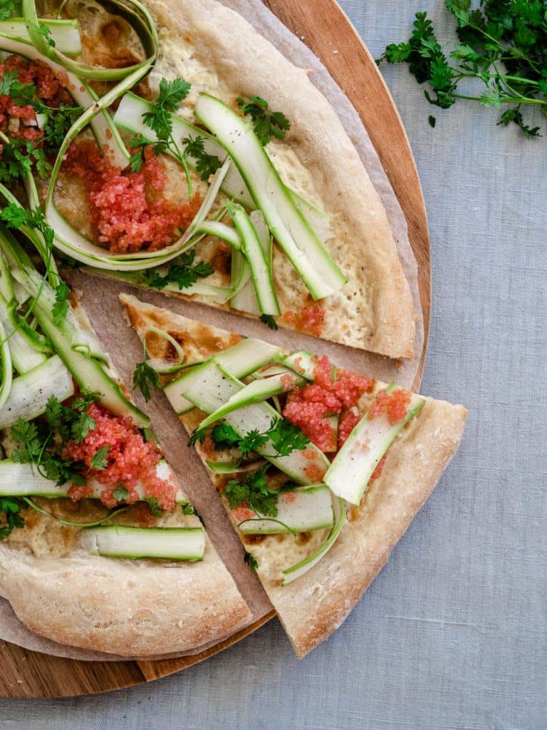 opskrift på hvid pizza med stenbiderrogn