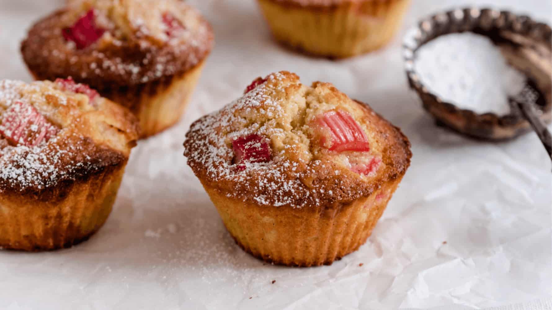 Rabarbermuffins med hvid chokolade