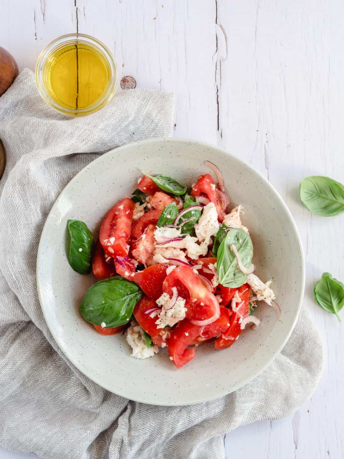 Tomatsalat Med Mozzarella Og Basilikum Nem Opskrift