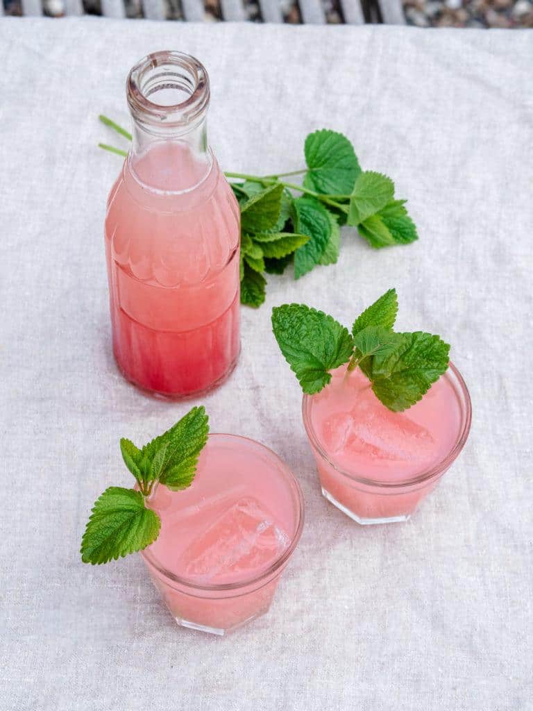 Pink rabarber lemonade drink