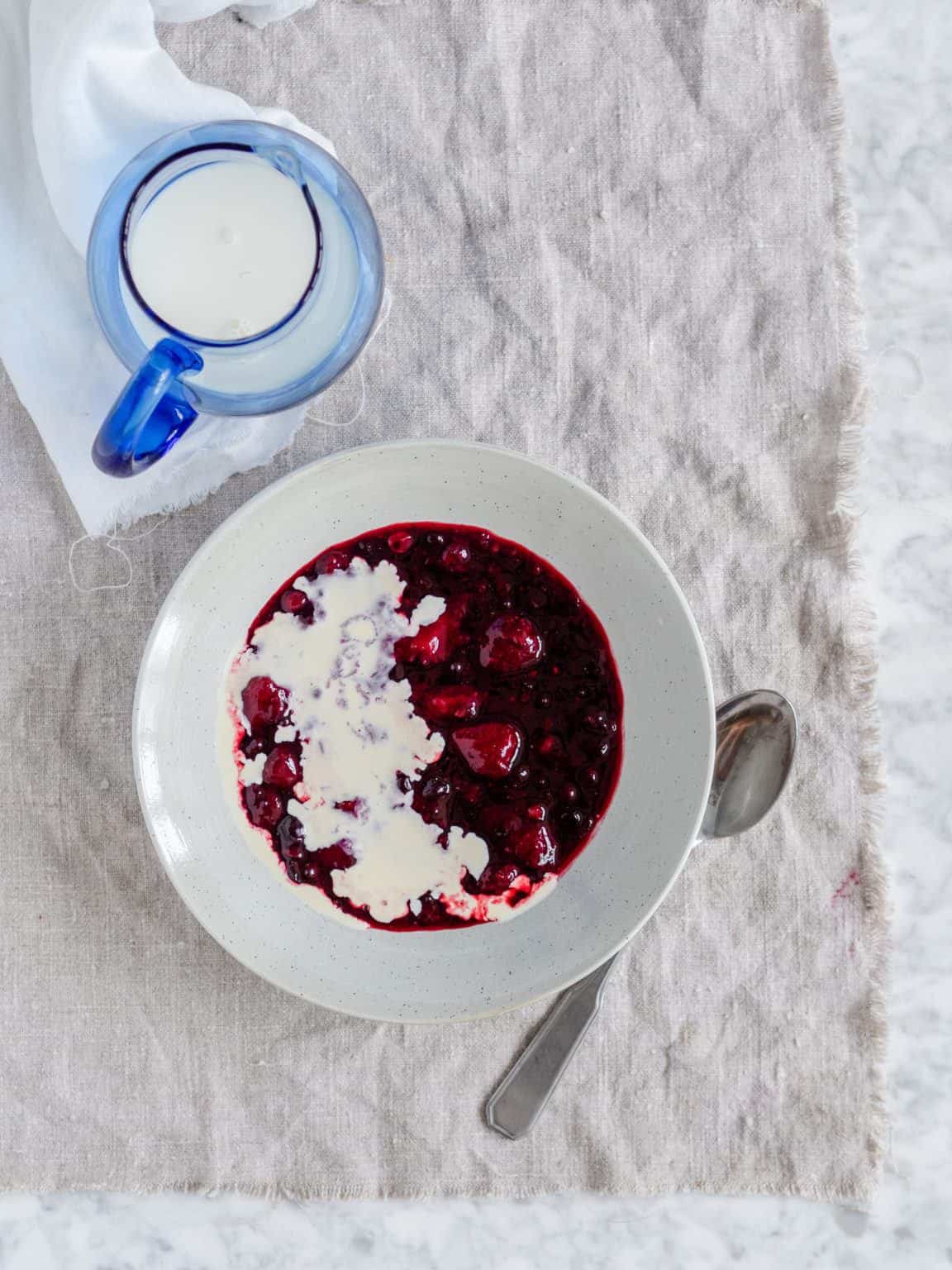 Rødgrød med fløde - bedste opskrift på gammeldags rødgrød Rødgrød med fløde - bedste opskrift på gammeldags rødgrød