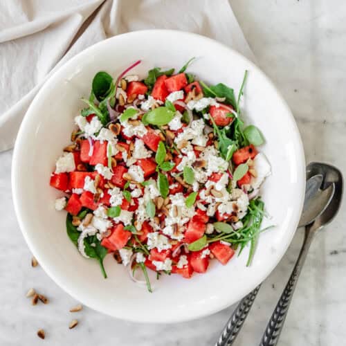 vandmelon salat med feta, ruccola og pinjekerner