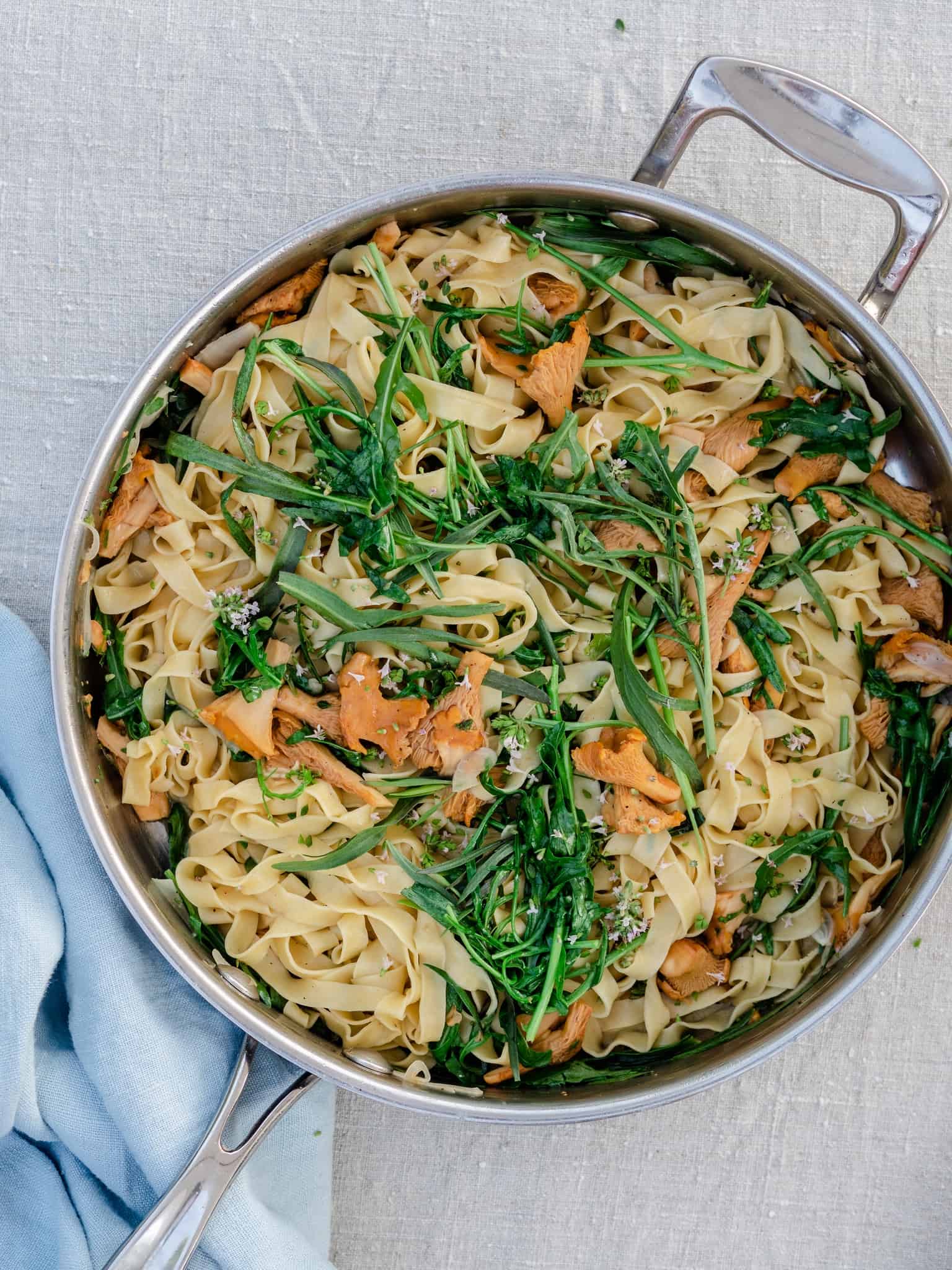 Pasta med kantareller og rucola - Simpel opskrift på 15 min.