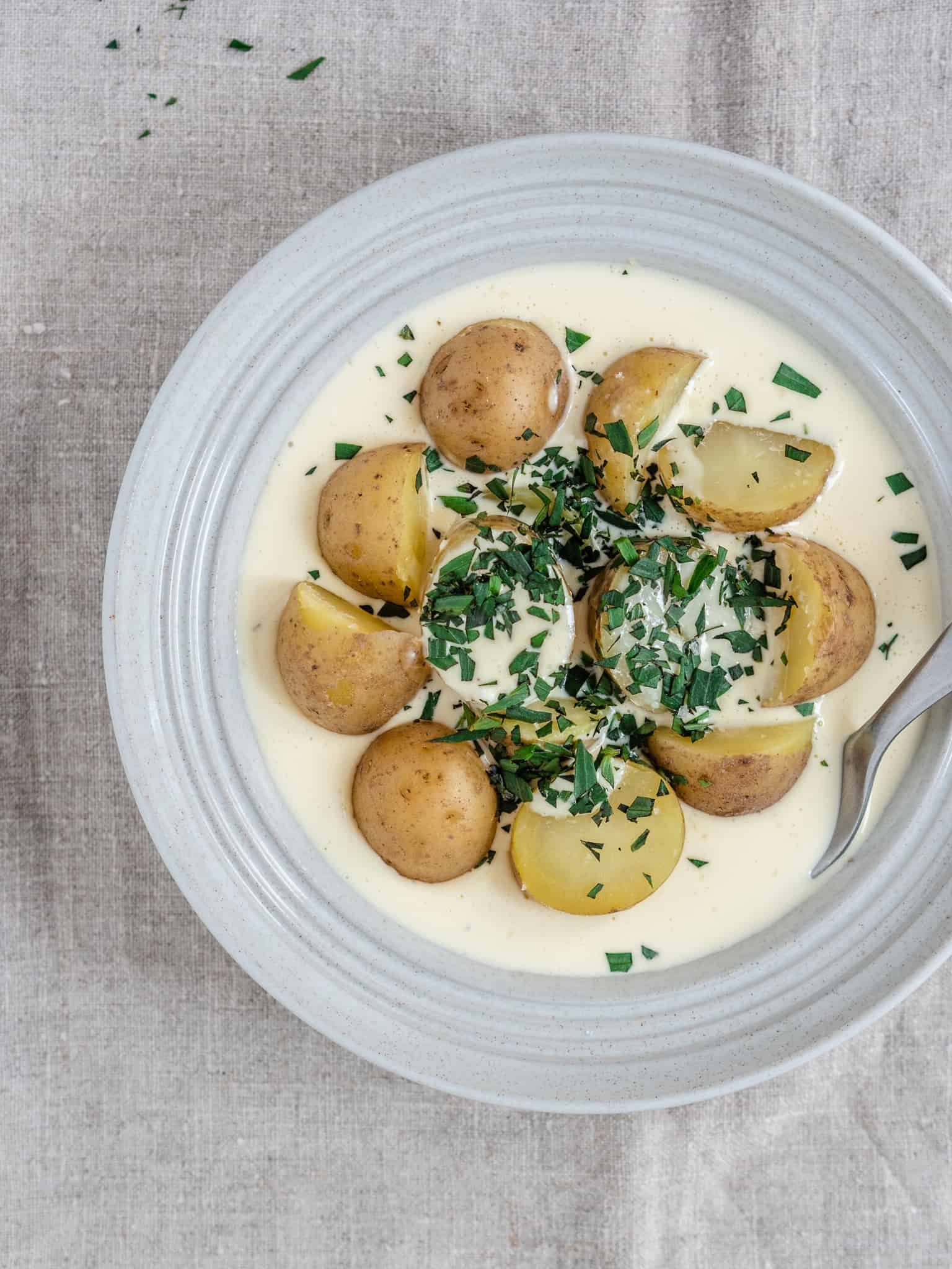 Kartofler med fetasauce og estragon