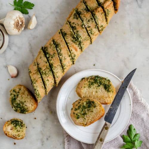 opskrift på hjemmelavet hvidløgsbrød
