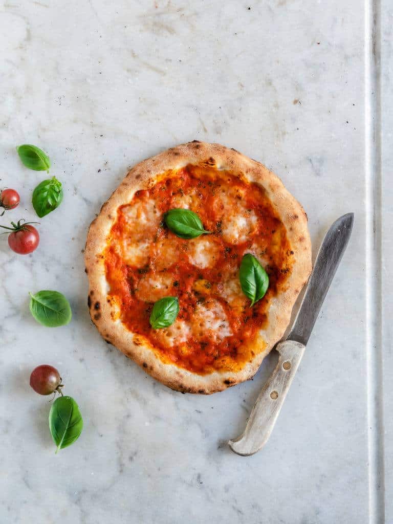 Pizza Margherita med frisk mozzarella