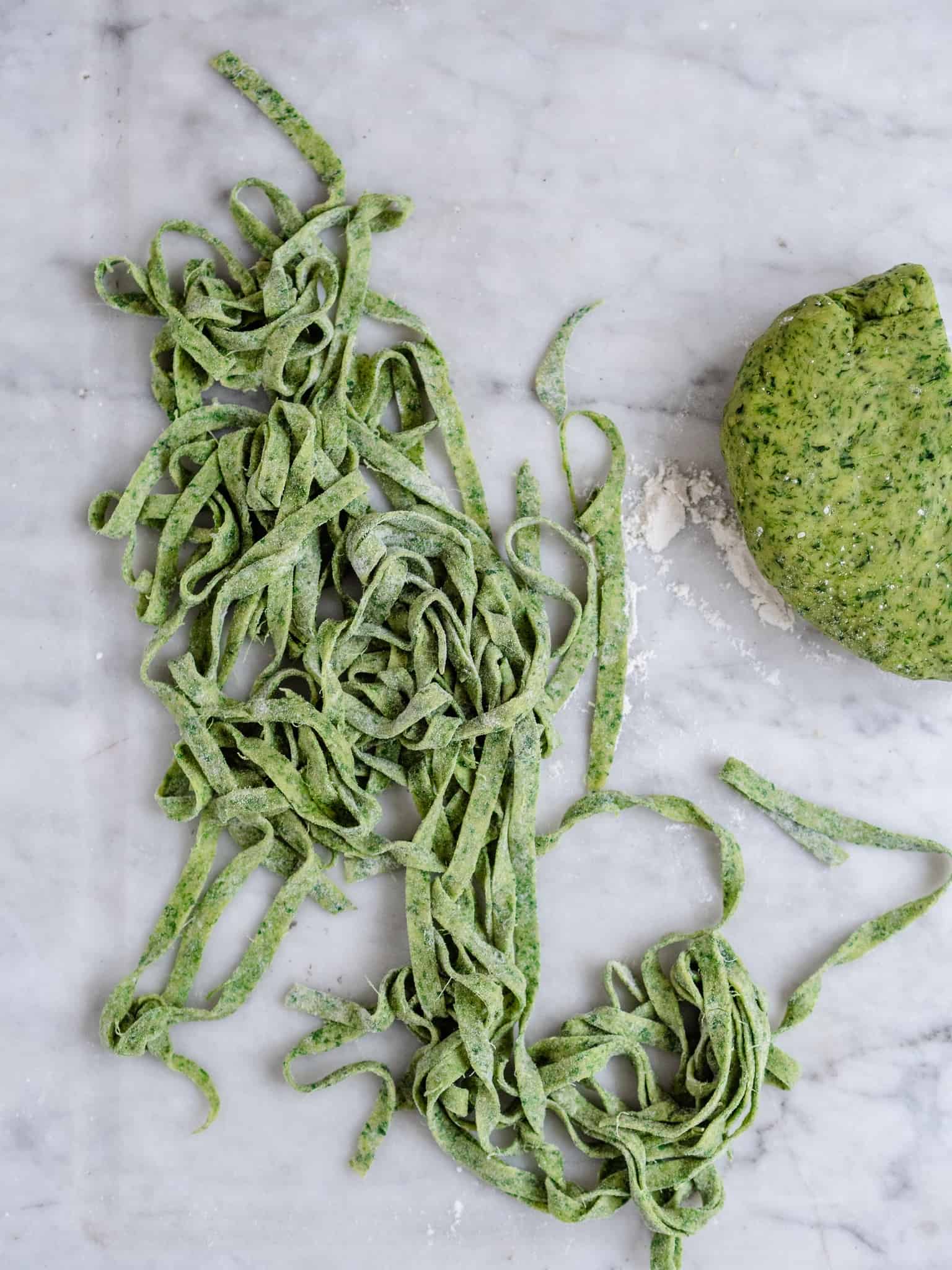 Hjemmelavet spinatpasta