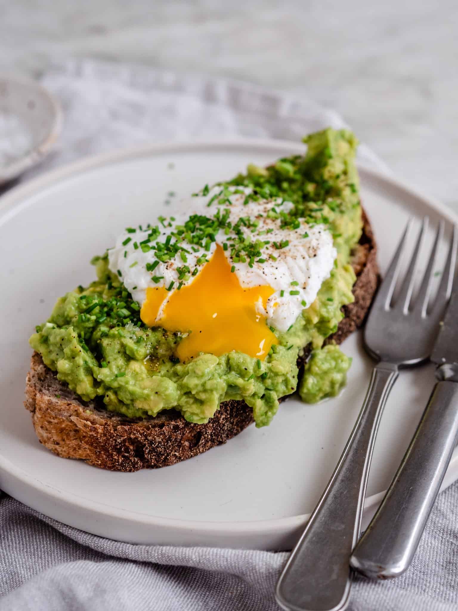 Avocado mad med pocheret æg
