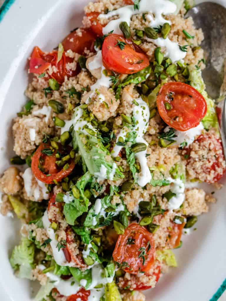 opsrkrift på lun couscous salat med kylling