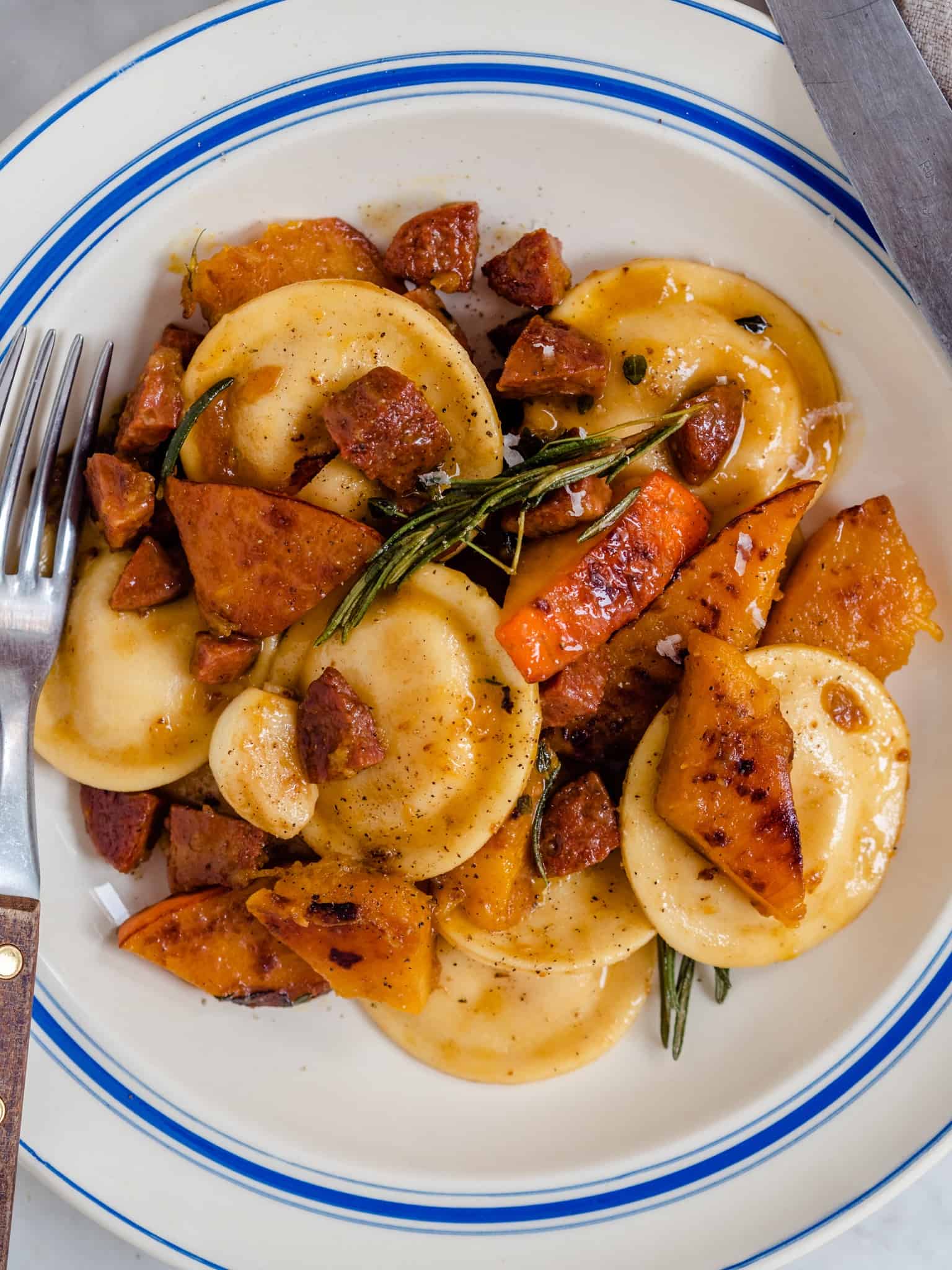 Græskar ravioli med chorizo