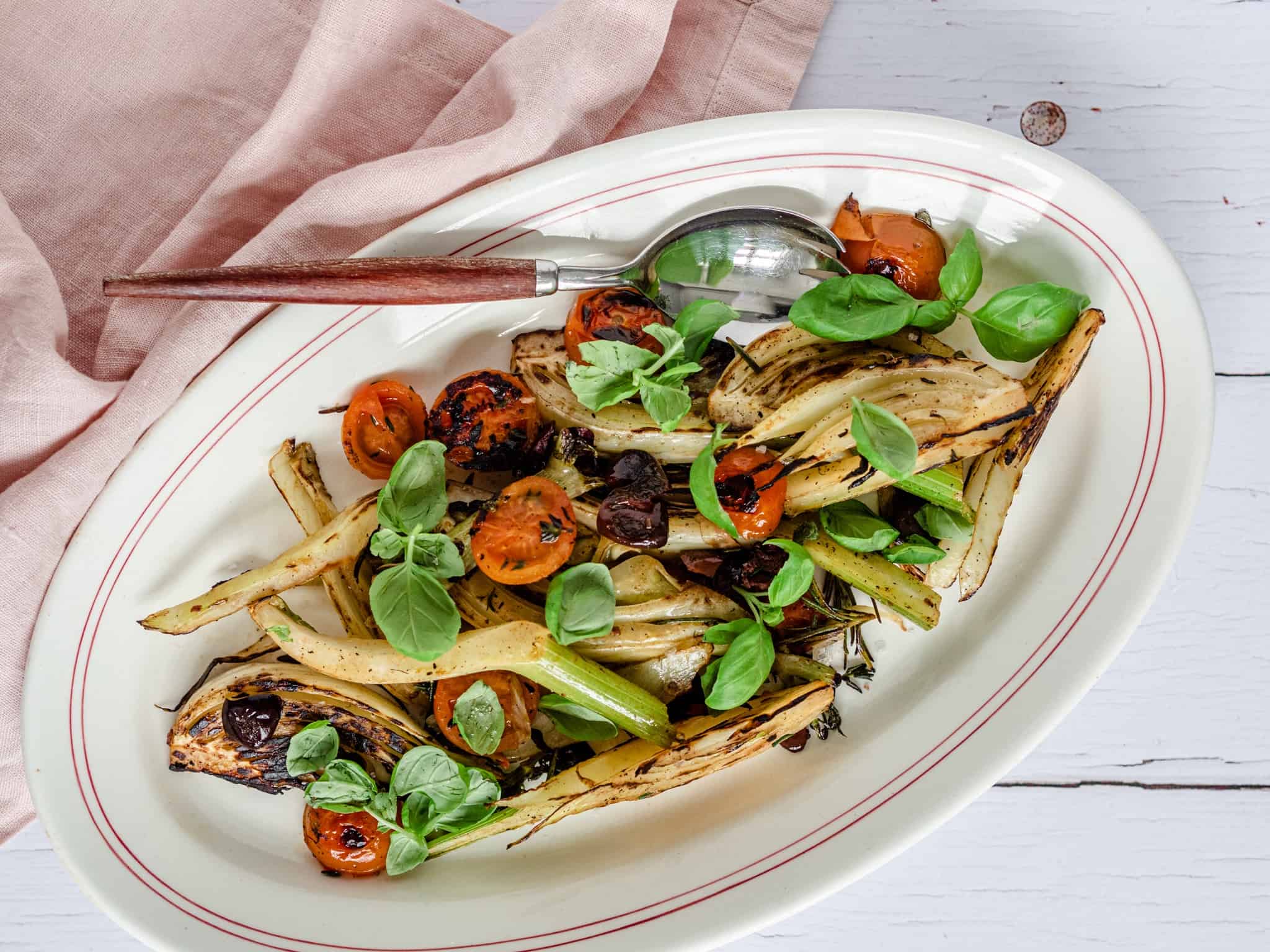 Salat med fennikel, tomat og oliven
