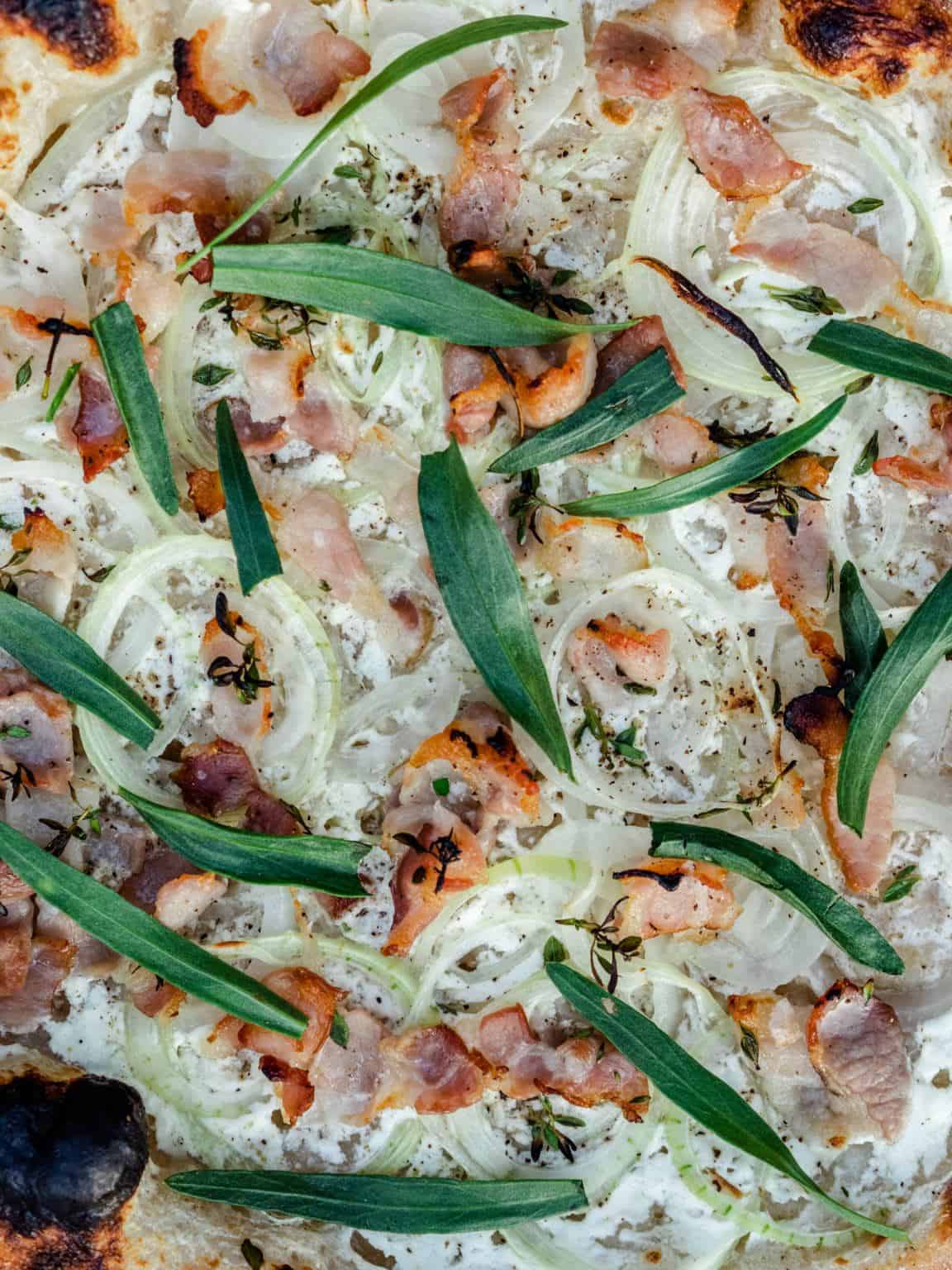 Pizza bianco med bacon og løg bedste pizza med bacon!