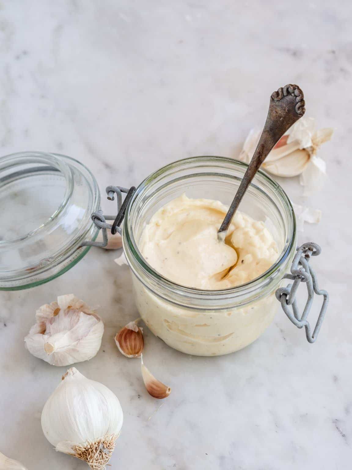 Aioli Nem opskrift på en hjemmelavet hvidløgsmayonnaise