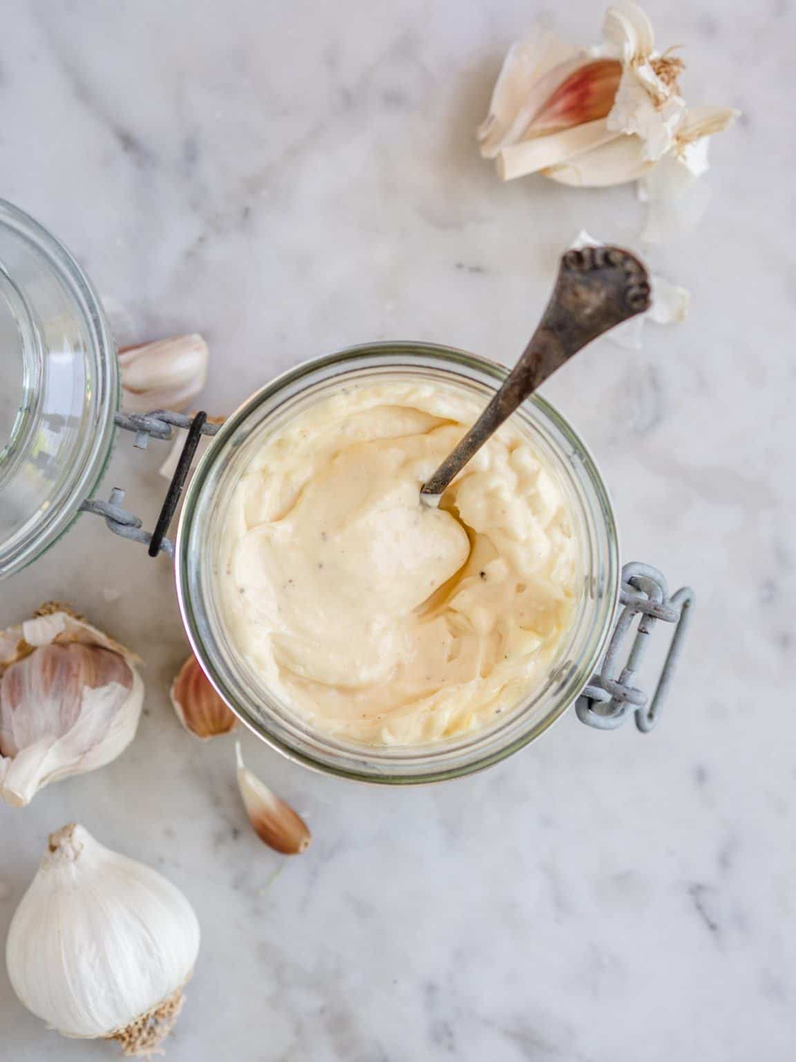 Aioli Nem opskrift på en hjemmelavet hvidløgsmayonnaise