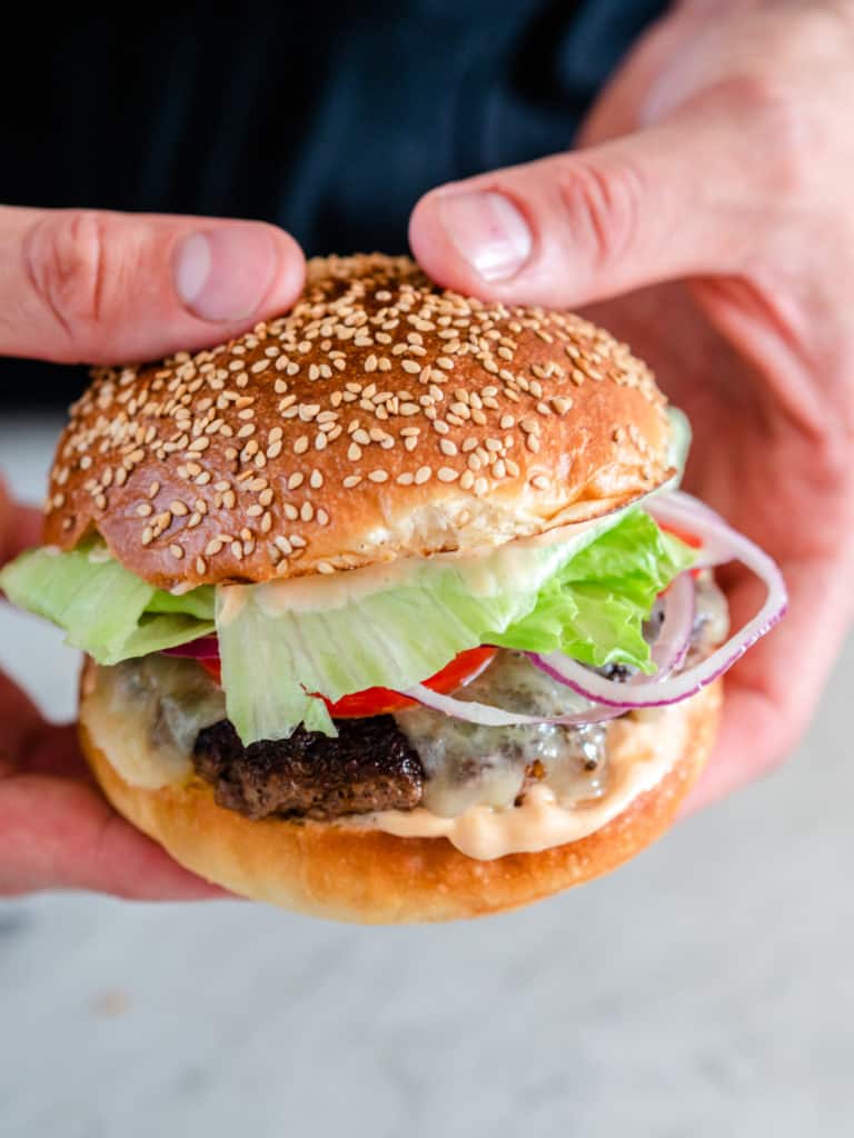 opskrift Hjemmelavet burger-med mayo