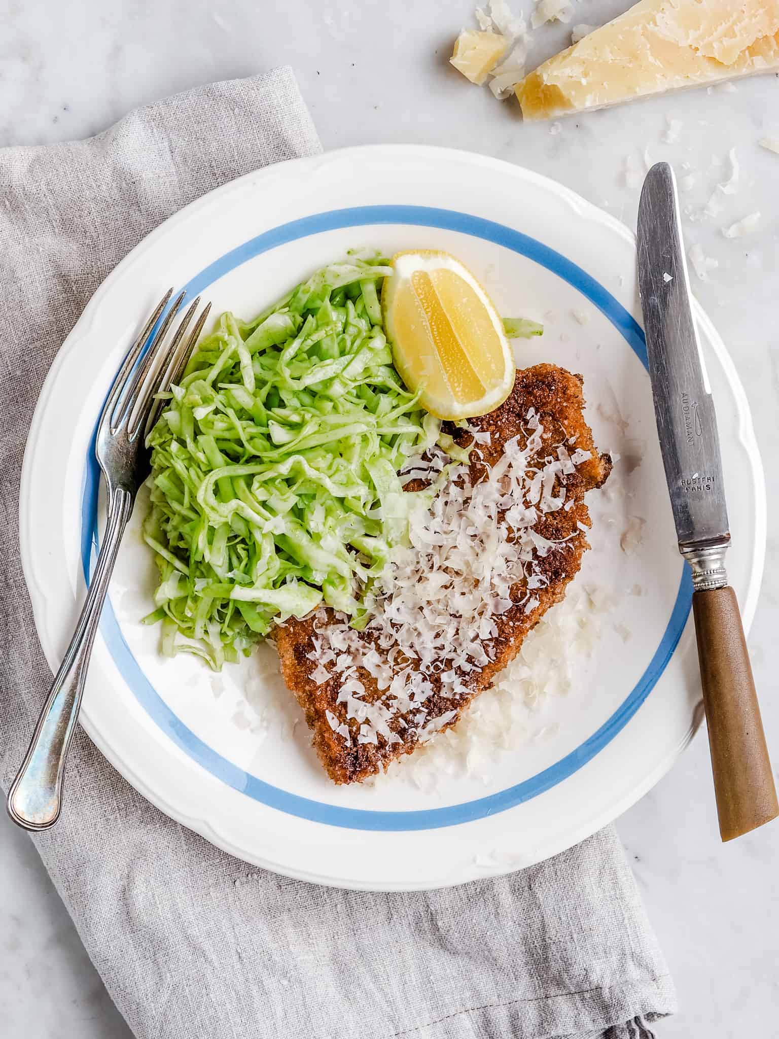 Kylling milanese med dampet spidskålssalat