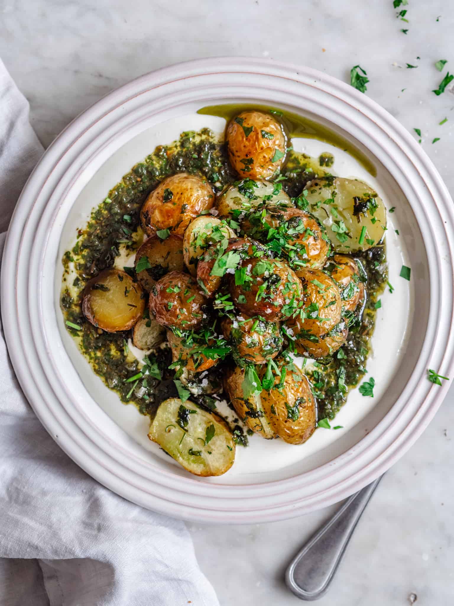Ovnstegte kartofler med dip og pesto - Marialottes