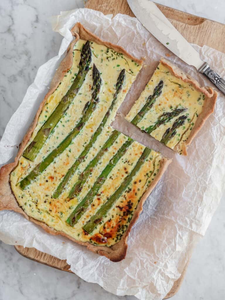nem hjemmelavet tærte med grønne asparges