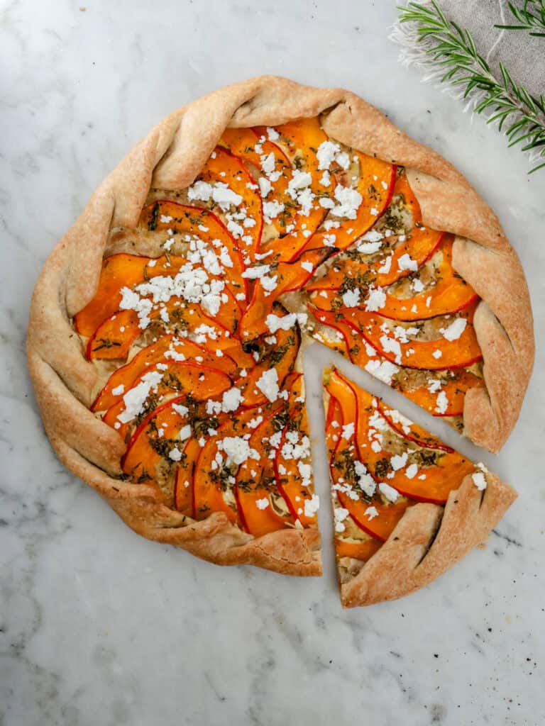 Græskar galette med rosmarinolie og feta