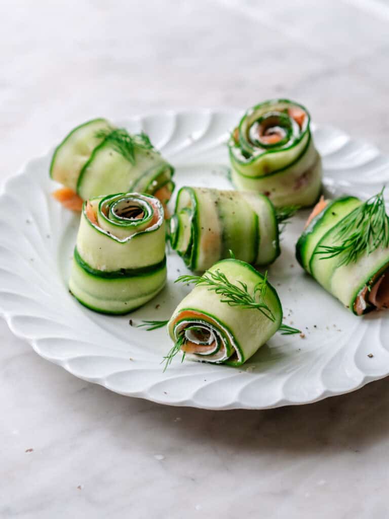 Agurkeruller med laks, dild og flødeost