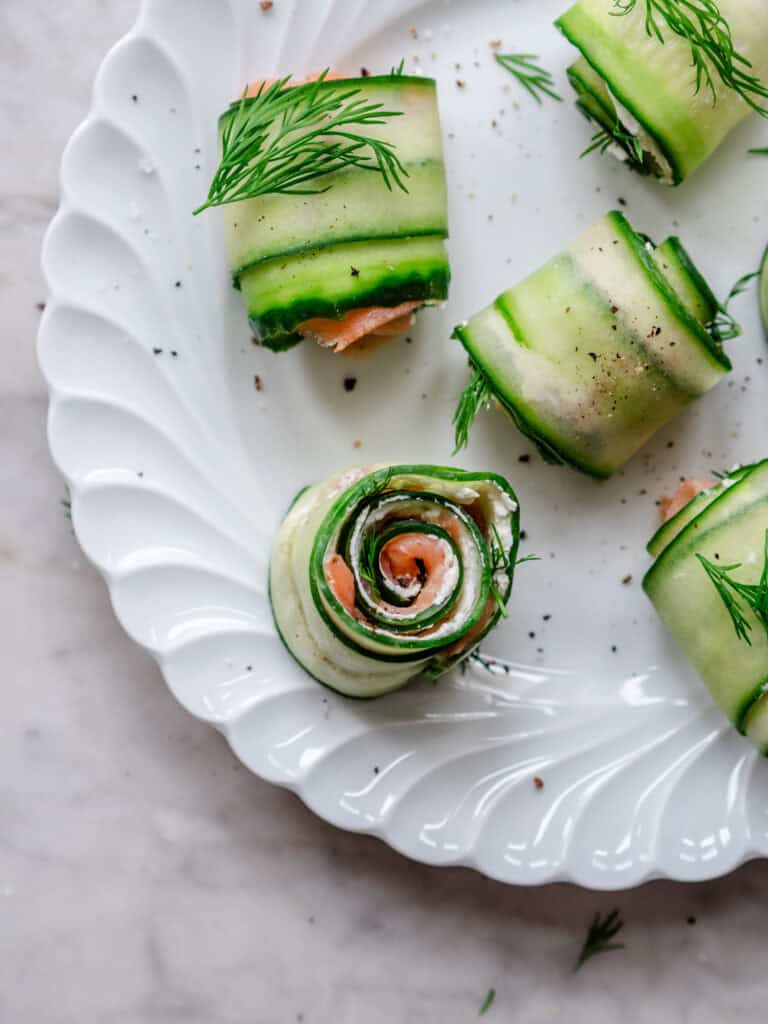 Agurkeruller med laks og flødeost