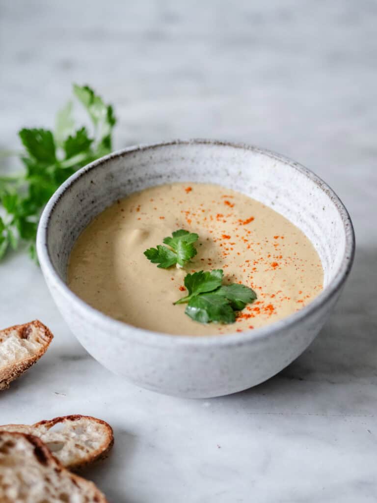 Haydari dip med feta og grillede peberfrugter