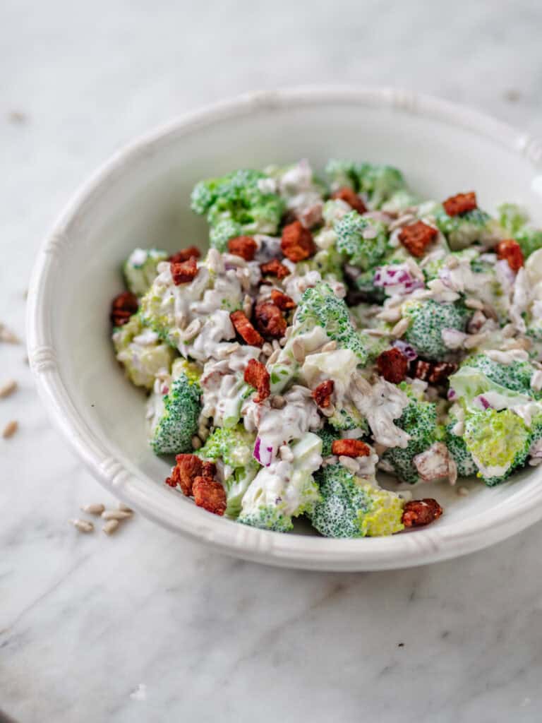 Klassisk broccolisalat med bacon