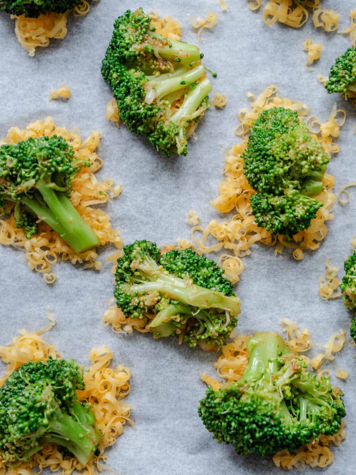 Knust broccoli med cheddar - nem broccoli opskrift!